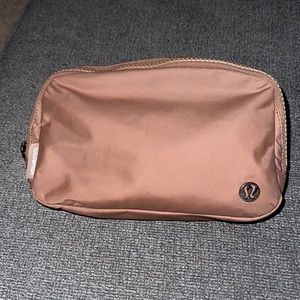 Lululemon everywhere belt bag